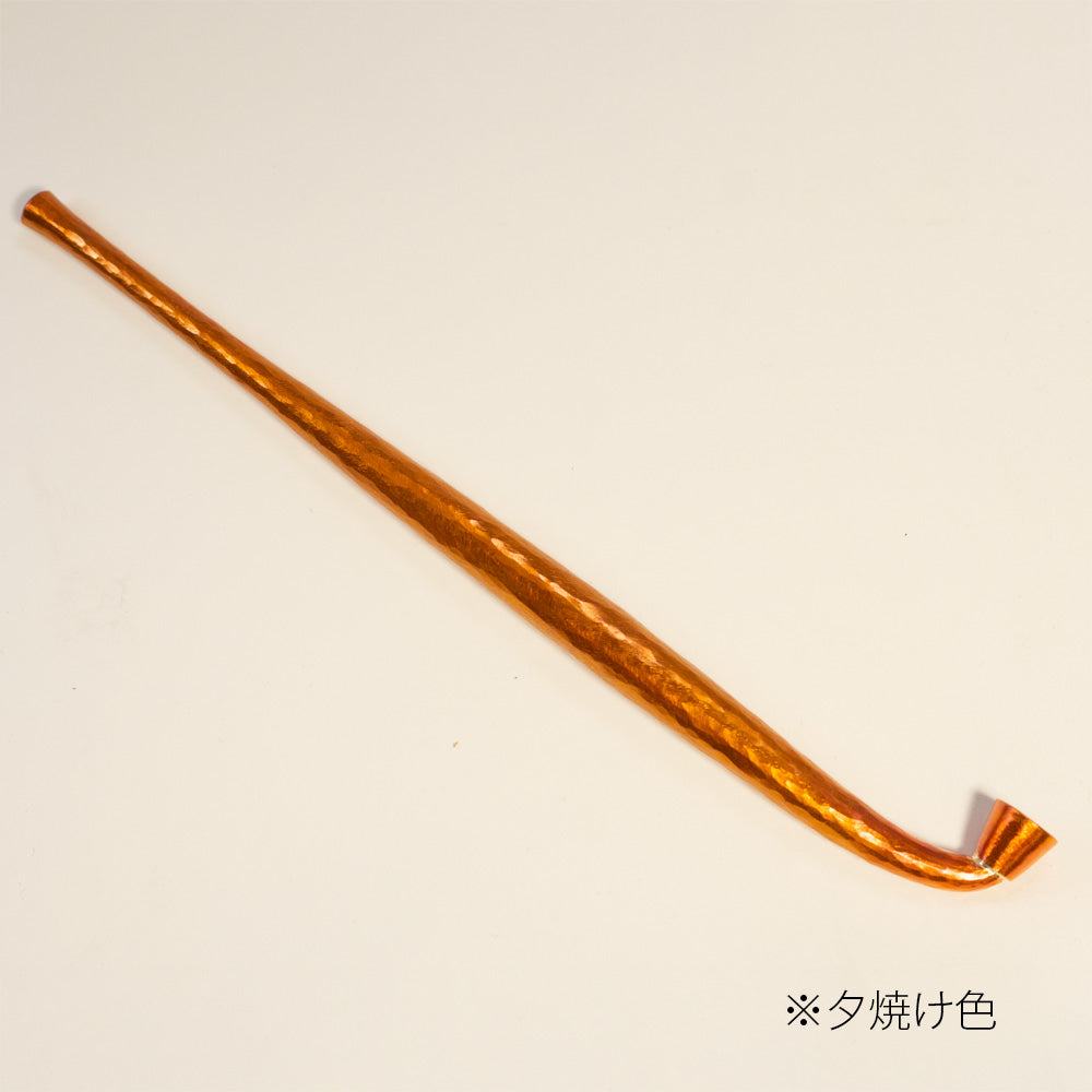 金工作家が手間暇をかけて作る 銅槌目延べ煙管(キセル)