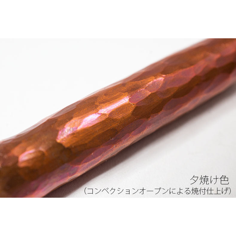 金工作家が手間暇をかけて作る 銅槌目延べ煙管(キセル)