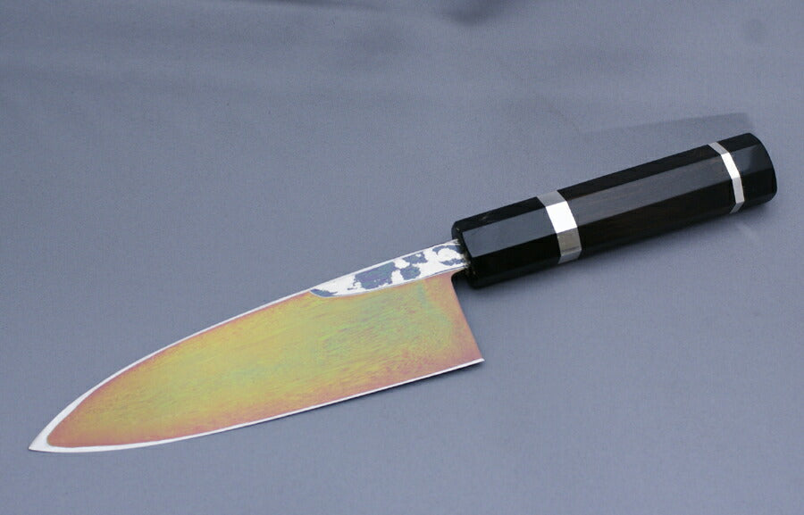(送料無料)(名入れ無料)「堺兼近作」155mmダマスカス出刃包丁(青二鋼)伝統の堺包丁・青紙2号の最高級品刃渡り15.5cm堺刃物の伝統工芸師による日本製の出刃包丁・ニッケルー鉄ダマスカス、黒塗り防錆処理黒檀柄