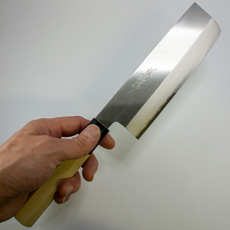 (送料無料)(2本以上購入で名入れ無料)「堺兼近作」166mmステンレス菜切包丁(銀三鋼)伝統の堺包丁・銀紙3号刃渡り16.6cm堺刃物の伝統工芸師による日本製の菜切り包丁